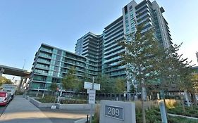 Lake View Apartment W/Parking!